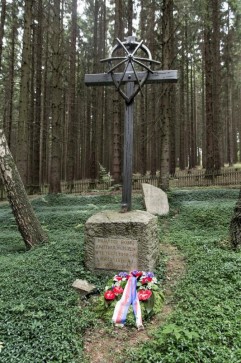 Uroczystoci upamitniajce 74.rocznice ostatniego transportu Romw i Sinti z obozu przejciowego w Hodoninie k. Kunstatu do KL Auschwitz – Birkenau.