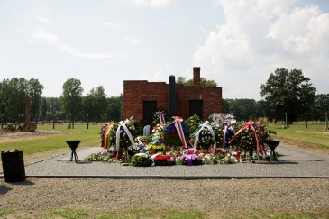 Serdecznie zapraszamy na obchody Europejskiego Dnia Pamięci o Holokauście Romów 2 sierpnia 2019r., które odbędą się na terenie byłego obozu KL Auschwitz - Birkenau. 